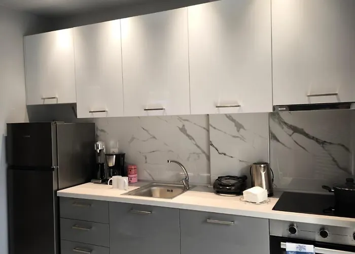 Urban Luxury Side 1 Apartment *