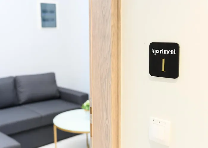 Urban Luxury Side 1 Apartment *